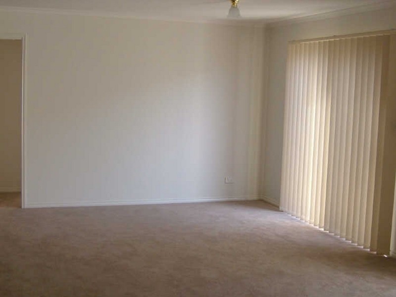 17 Scarlet Crescent, Pakenham VIC 3810