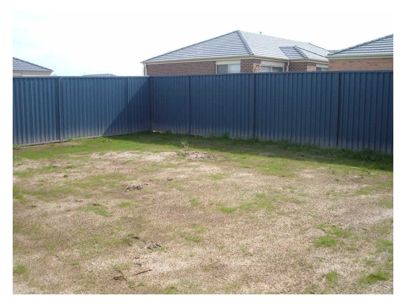 17 Scarlet Crescent, Pakenham VIC 3810