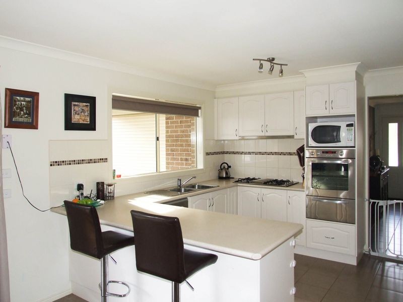 52 Lucerne Circuit, Pakenham VIC 3810