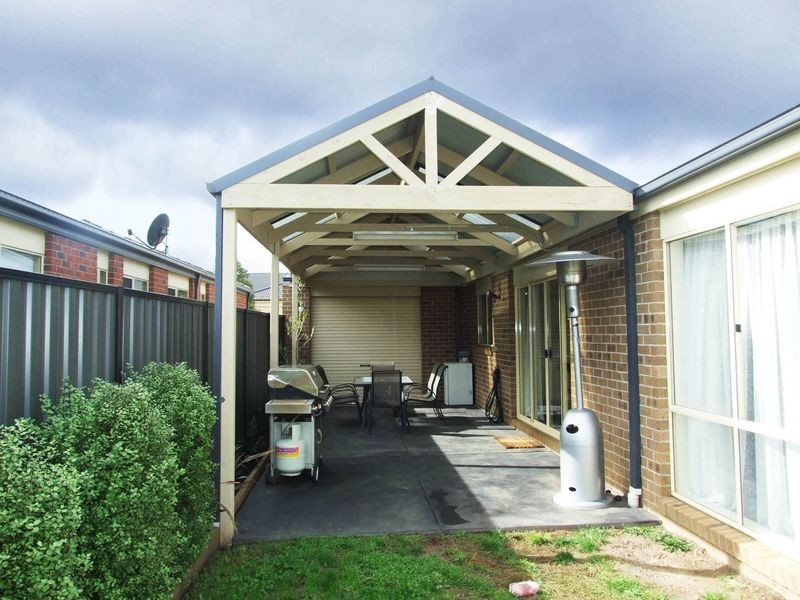 52 Lucerne Circuit, Pakenham VIC 3810