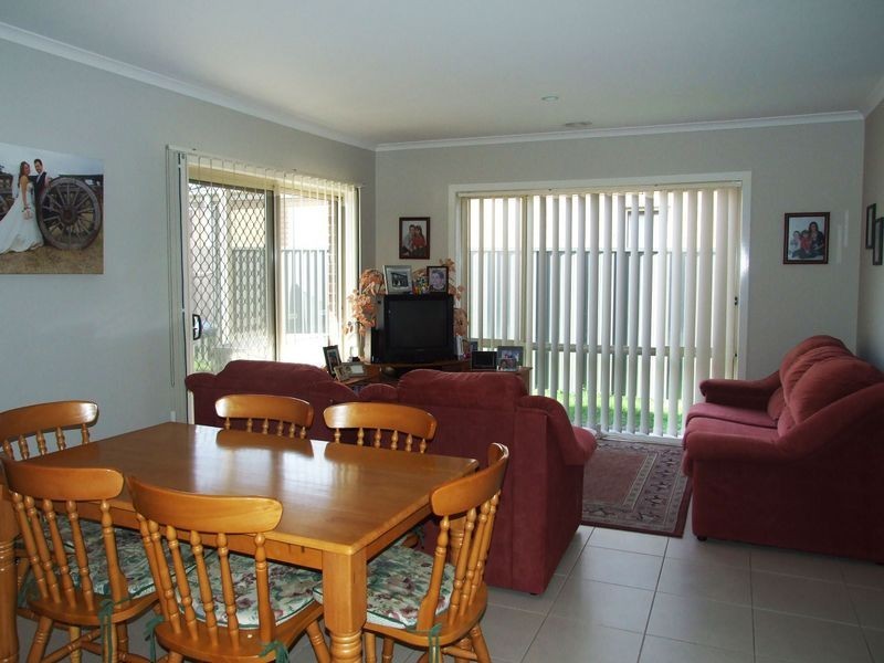 34 Downing Square, Pakenham VIC 3810