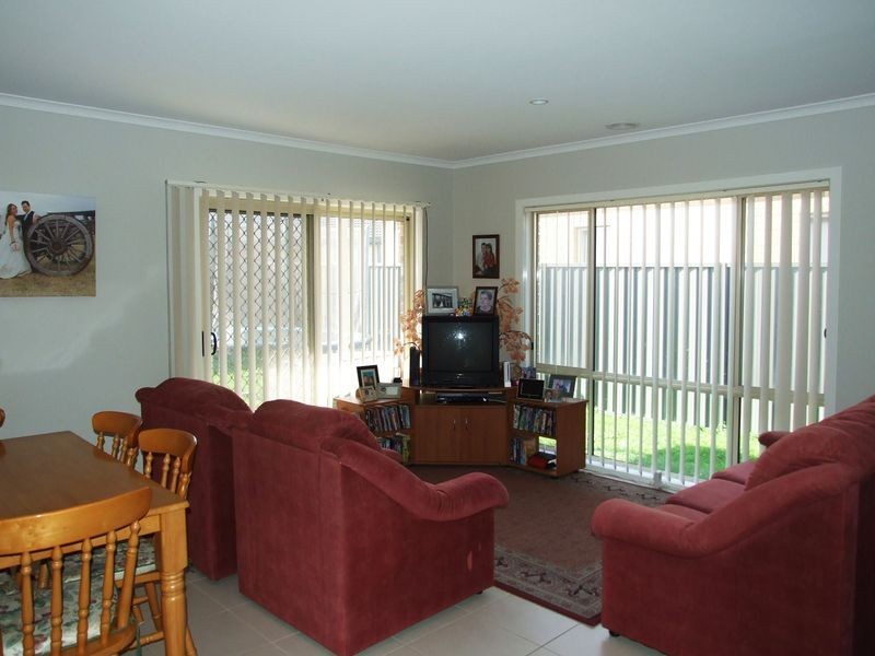 34 Downing Square, Pakenham VIC 3810