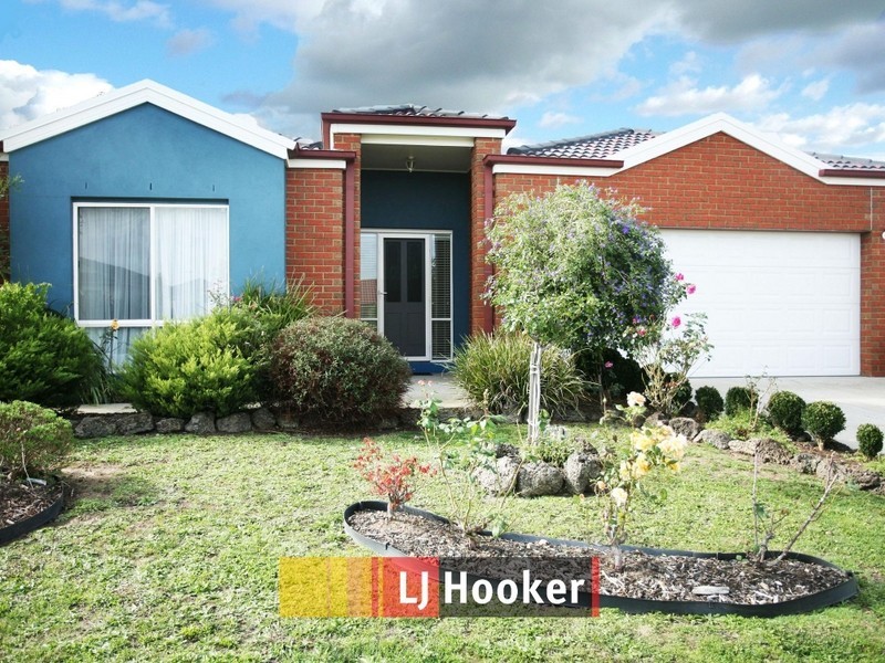 8 Teal Place, Pakenham VIC 3810