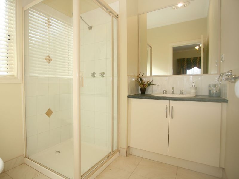 8 Teal Place, Pakenham VIC 3810