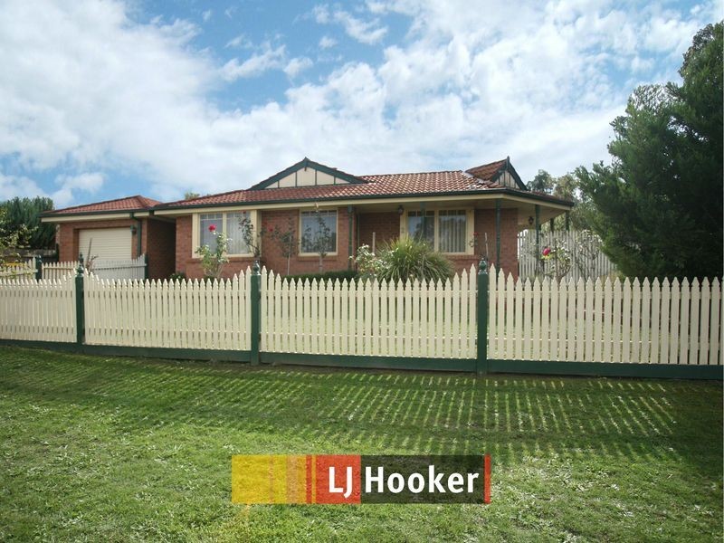 2 Montclaire Court, Pakenham VIC 3810