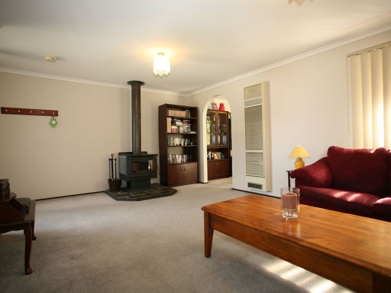 2 Montclaire Court, Pakenham VIC 3810