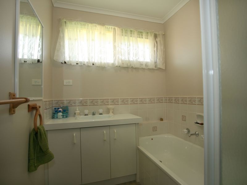 2 Montclaire Court, Pakenham VIC 3810