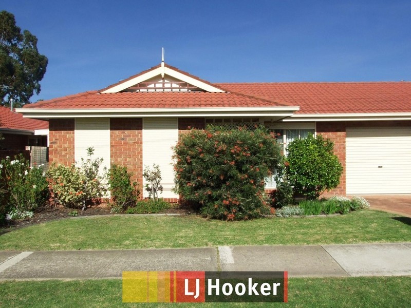 2/40 Henty Street, Pakenham VIC 3810