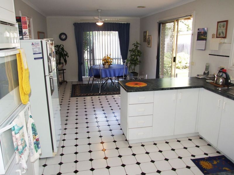 2/40 Henty Street, Pakenham VIC 3810