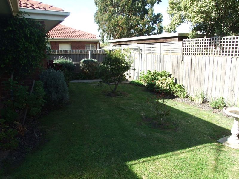 2/40 Henty Street, Pakenham VIC 3810