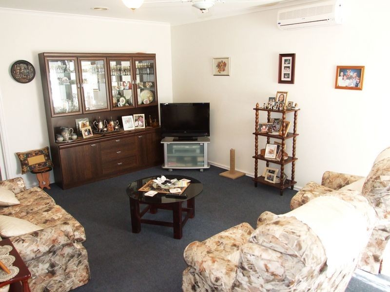 2/40 Henty Street, Pakenham VIC 3810