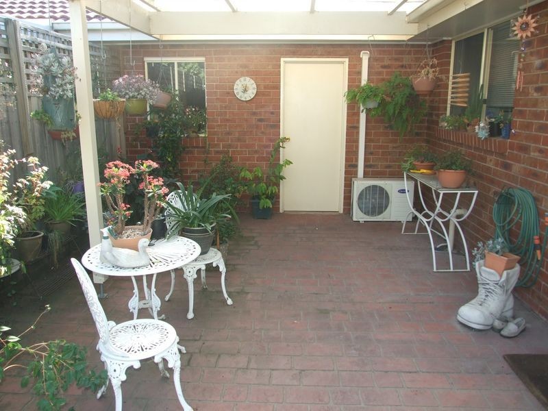 2/40 Henty Street, Pakenham VIC 3810