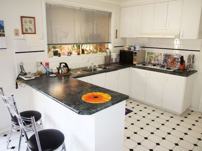 2/40 Henty Street, Pakenham VIC 3810