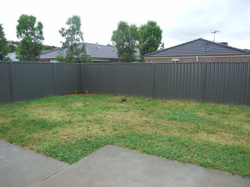 20 Cherry Blossom Chase, Pakenham VIC 3810