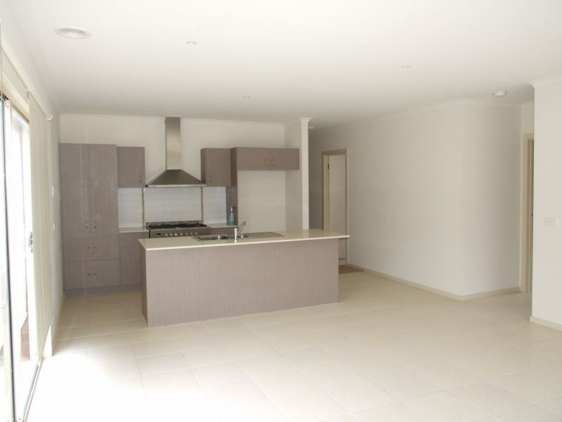 20 Cherry Blossom Chase, Pakenham VIC 3810