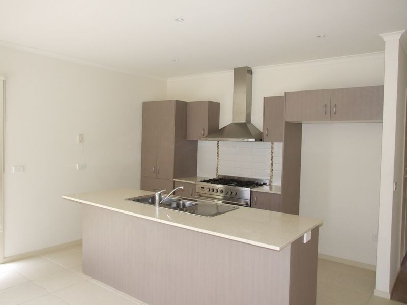 20 Cherry Blossom Chase, Pakenham VIC 3810