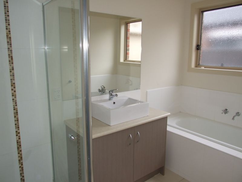 20 Cherry Blossom Chase, Pakenham VIC 3810