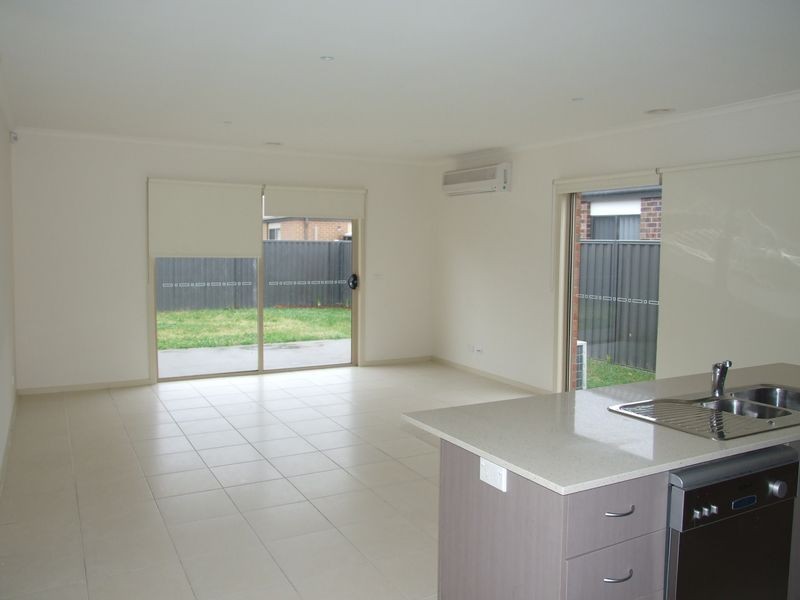 20 Cherry Blossom Chase, Pakenham VIC 3810