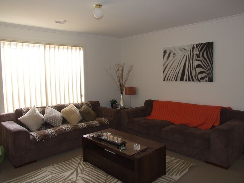 49 Pommel Street, Pakenham VIC 3810