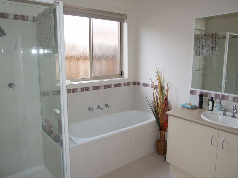 49 Pommel Street, Pakenham VIC 3810