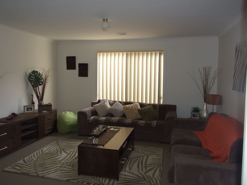 49 Pommel Street, Pakenham VIC 3810