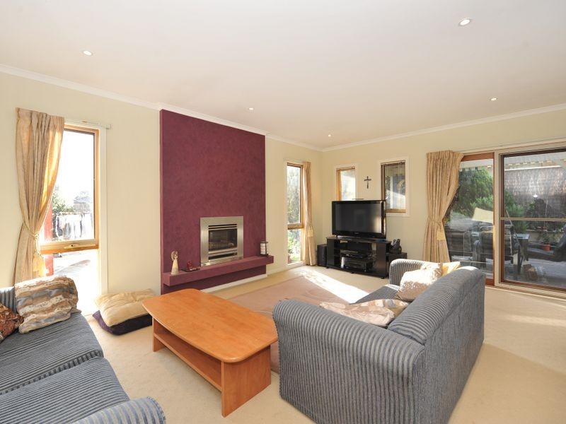 100 Duncan Drive, Pakenham VIC 3810