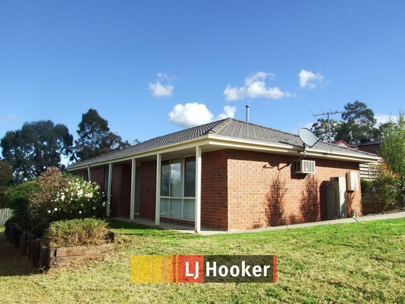 1 Earle Close, Pakenham VIC 3810