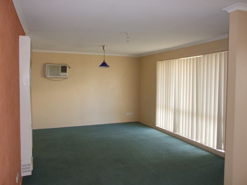 1 Earle Close, Pakenham VIC 3810