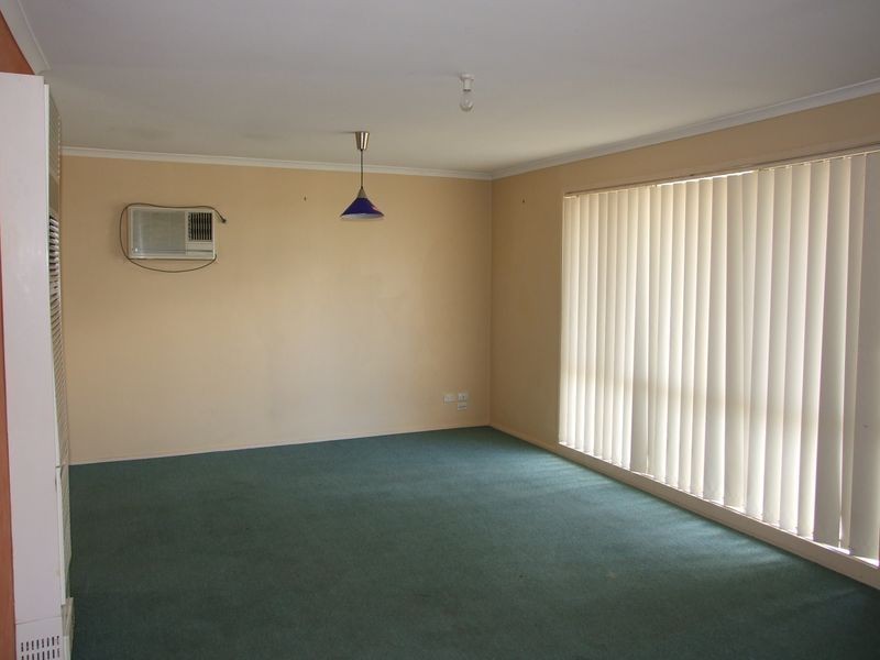 1 Earle Close, Pakenham VIC 3810