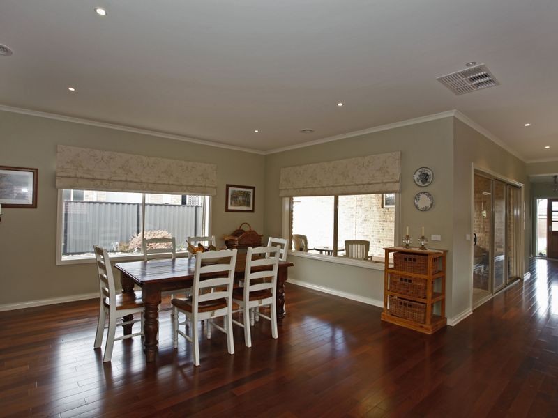 13 Michigan Grange, Pakenham VIC 3810