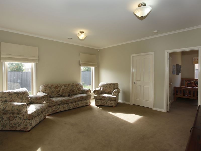 13 Michigan Grange, Pakenham VIC 3810