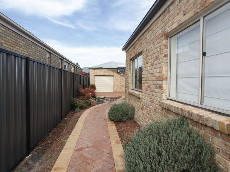 13 Michigan Grange, Pakenham VIC 3810