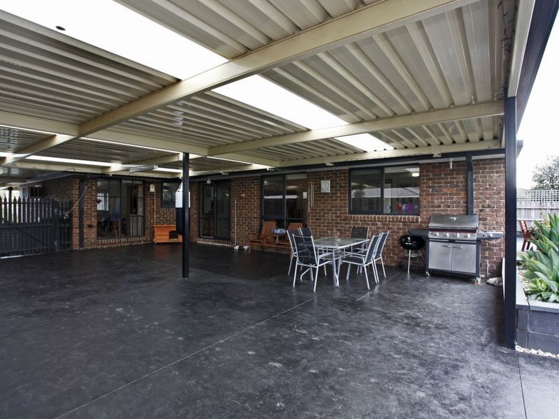 44 Dunbarton Drive, Pakenham VIC 3810