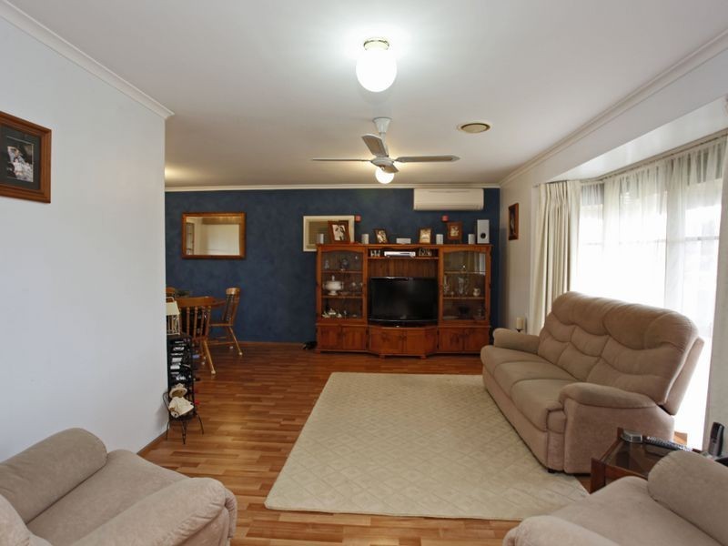 44 Dunbarton Drive, Pakenham VIC 3810