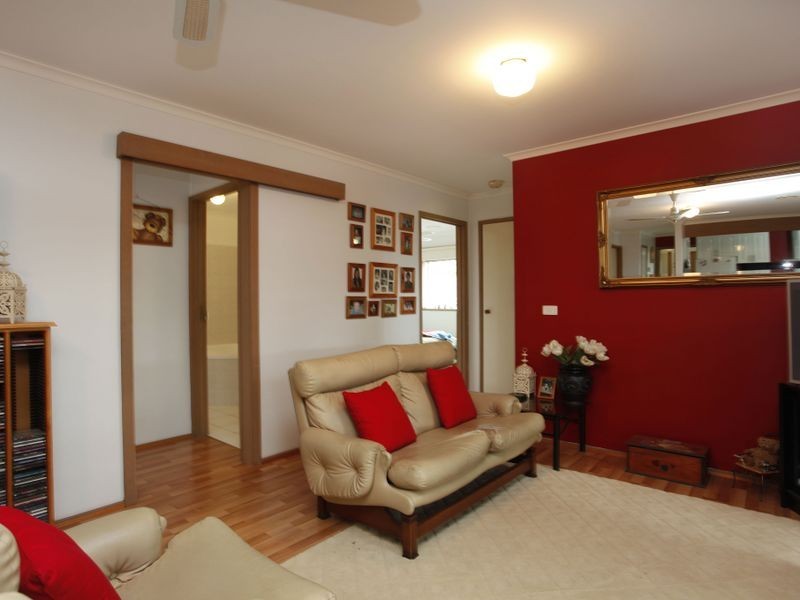 44 Dunbarton Drive, Pakenham VIC 3810