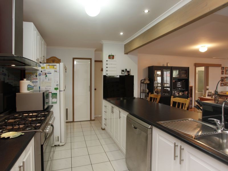 44 Dunbarton Drive, Pakenham VIC 3810