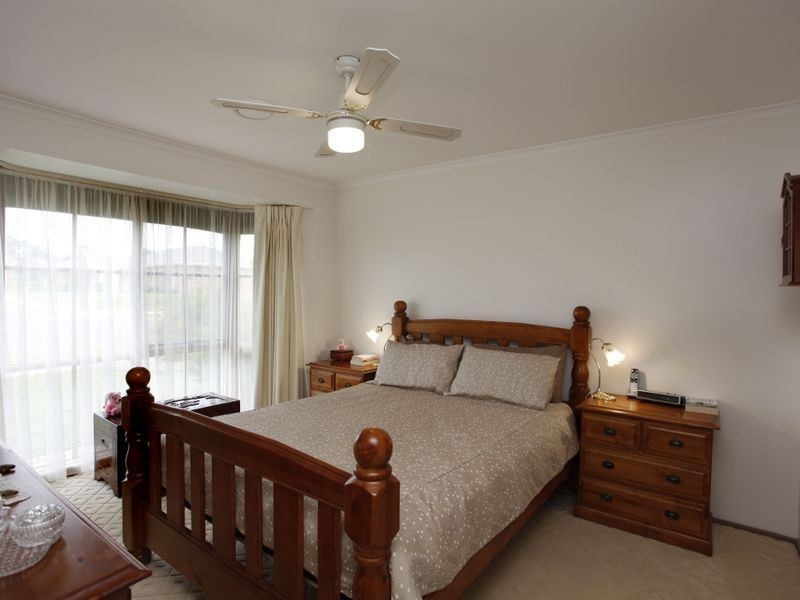 44 Dunbarton Drive, Pakenham VIC 3810