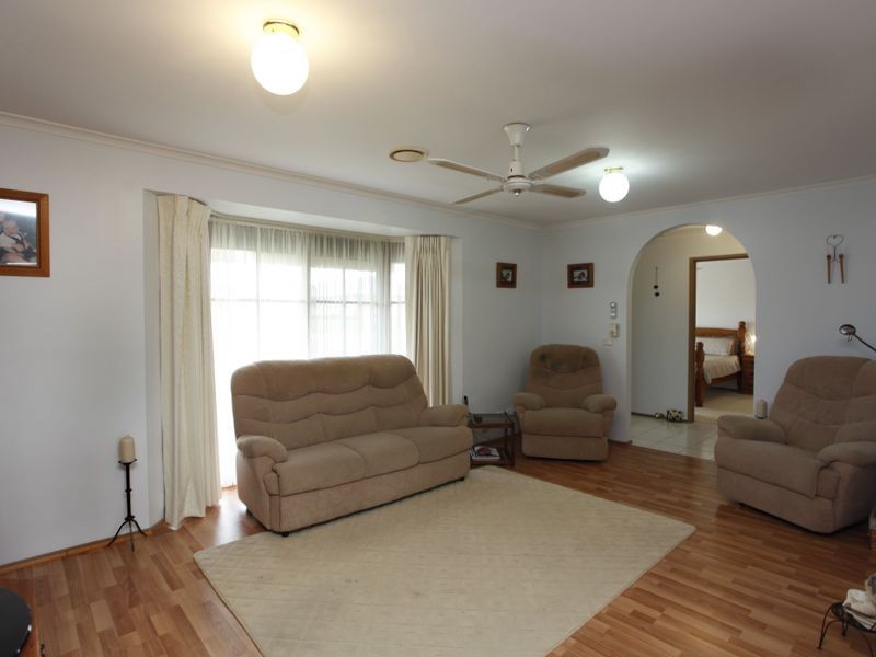 44 Dunbarton Drive, Pakenham VIC 3810