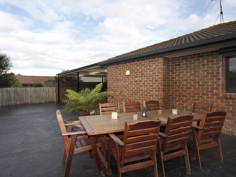 44 Dunbarton Drive, Pakenham VIC 3810