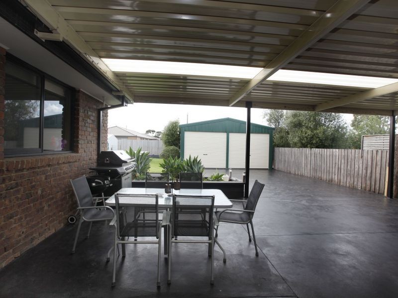 44 Dunbarton Drive, Pakenham VIC 3810