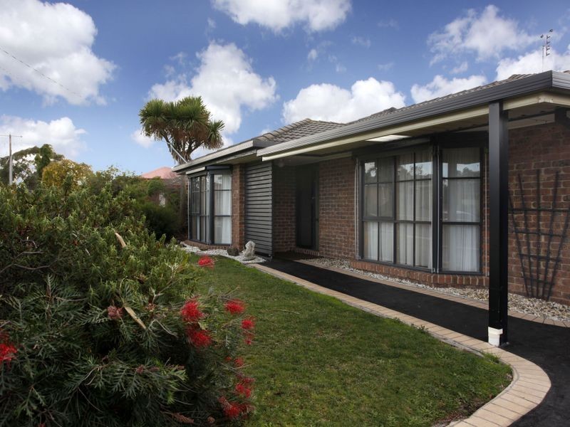 44 Dunbarton Drive, Pakenham VIC 3810