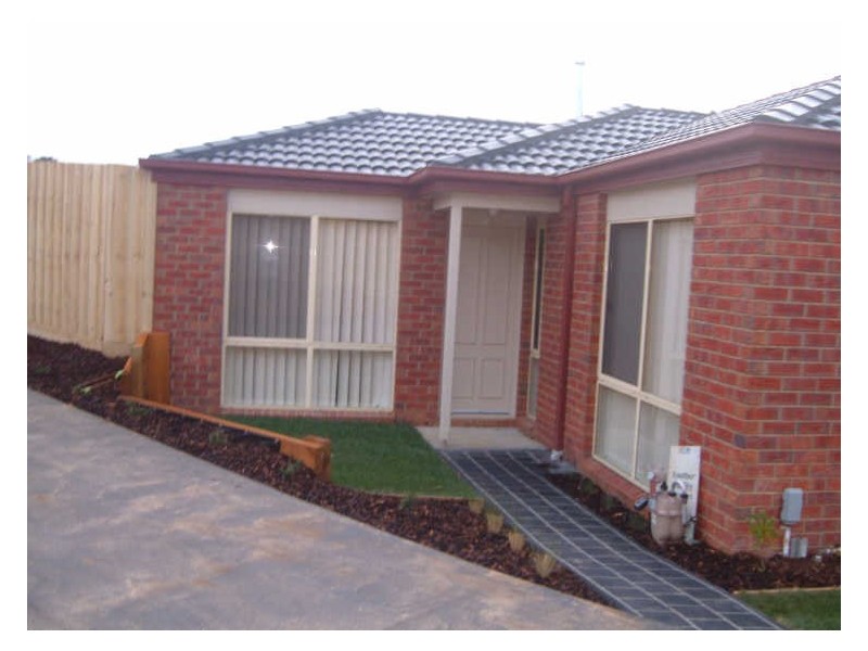 4/3 Hale Place, Pakenham VIC 3810