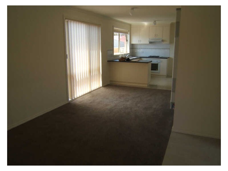 4/3 Hale Place, Pakenham VIC 3810