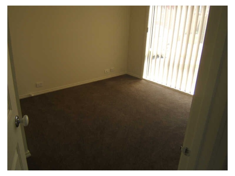 4/3 Hale Place, Pakenham VIC 3810