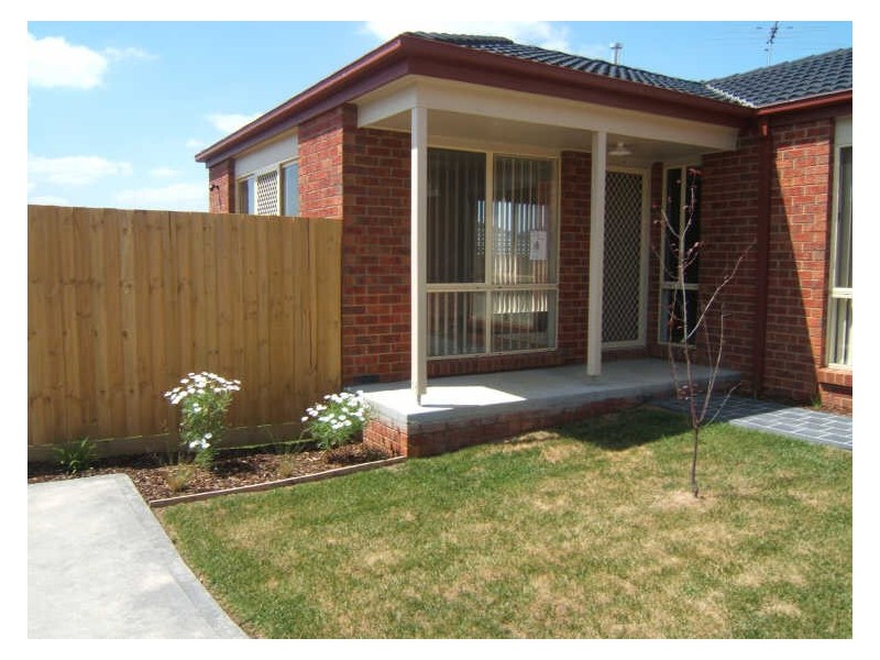 4/3 Hale Place, Pakenham VIC 3810