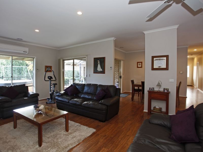 6 Yarra Close, Pakenham VIC 3810