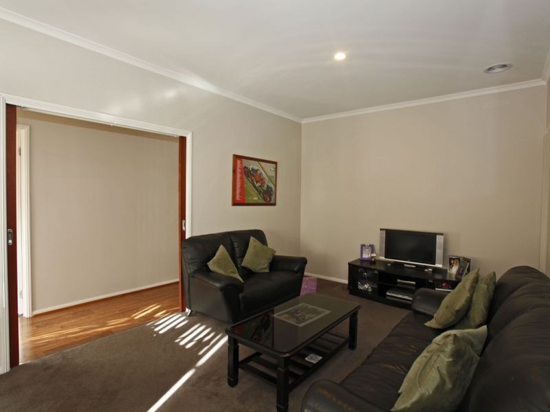 6 Yarra Close, Pakenham VIC 3810