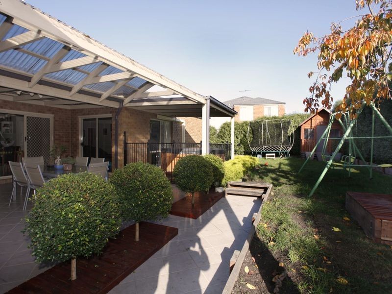6 Yarra Close, Pakenham VIC 3810