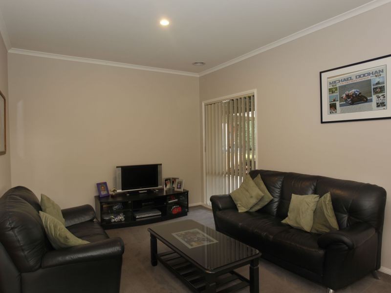 6 Yarra Close, Pakenham VIC 3810