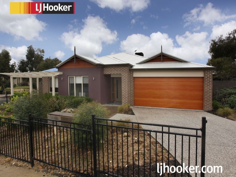 1 Michigan Grange, Pakenham VIC 3810